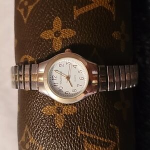 Waltham Ladies Two-Tone Expandable Band Watch WTH21 427 PC21‎ Needs Battery